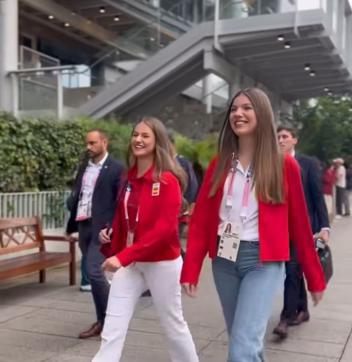 Así llegaban la Princesa Leonor y la Infanta Sofía a su primer evento en los Juegos Olímpicos.