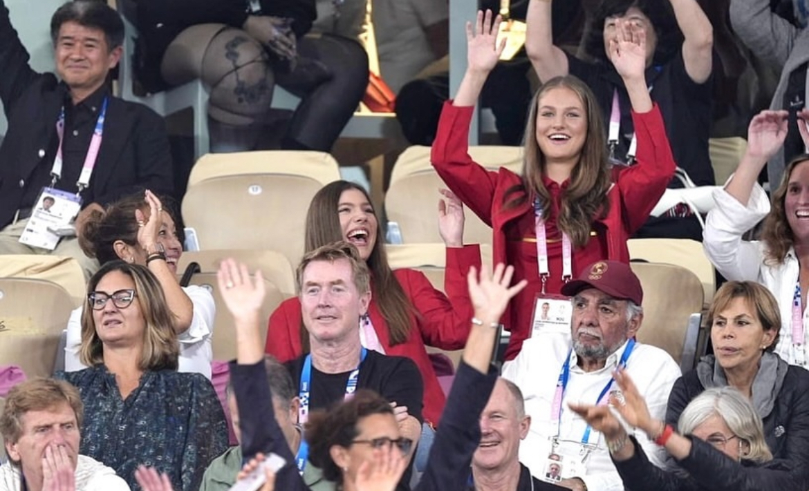 Las jóvenes han disfrutado al máximo del encuentro, incluso participando en las animaciones de la grada.