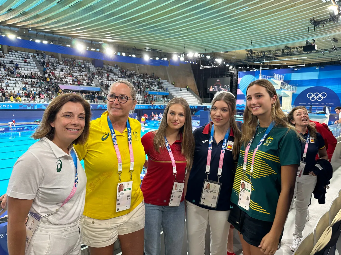 La Princesa y la infanta Sofía acompañadas por la ministra de Deportes de Australia y miembros de la delegación australiana.