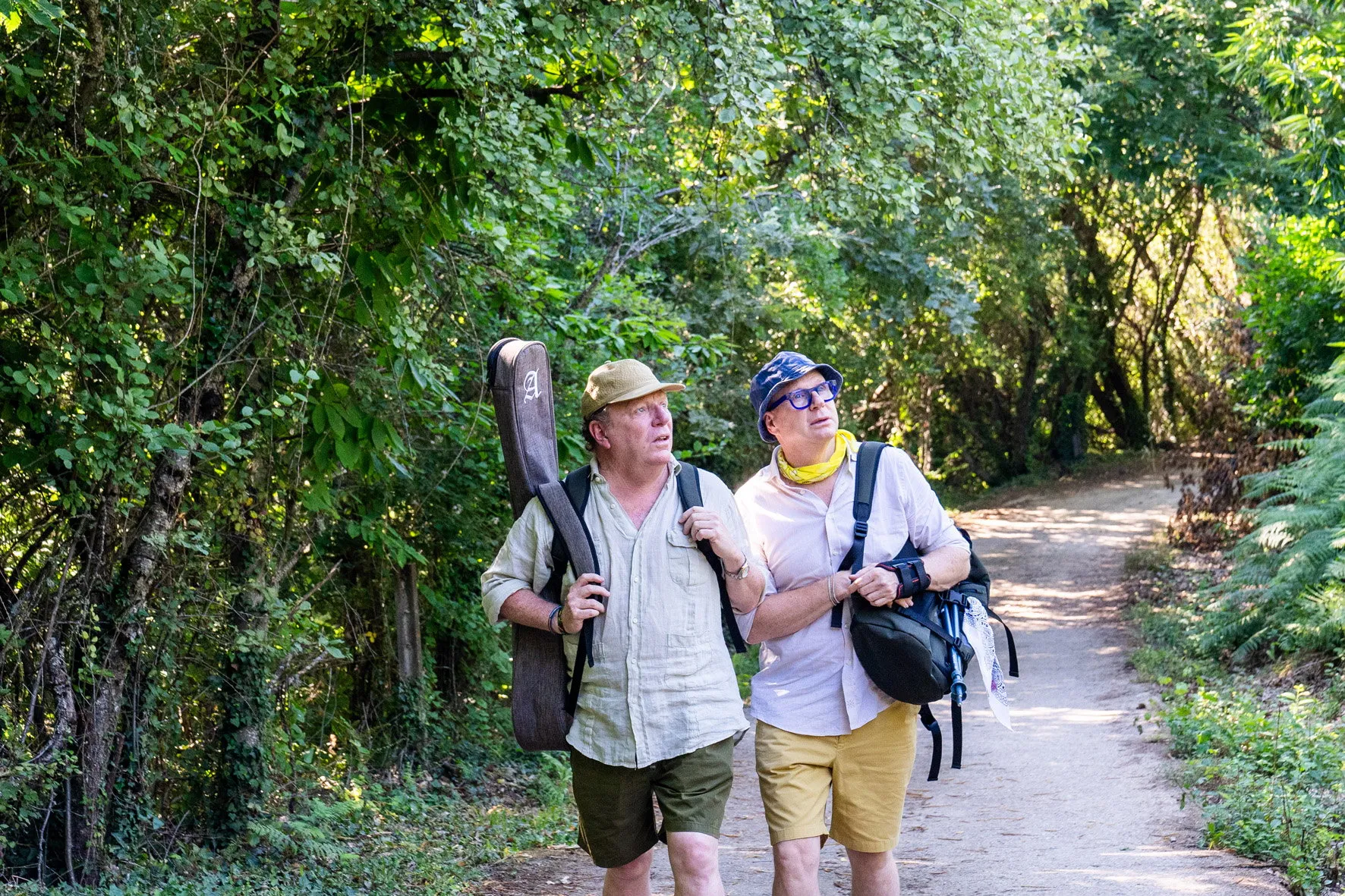 Los Morancos haciendo el Camino de Santiago.