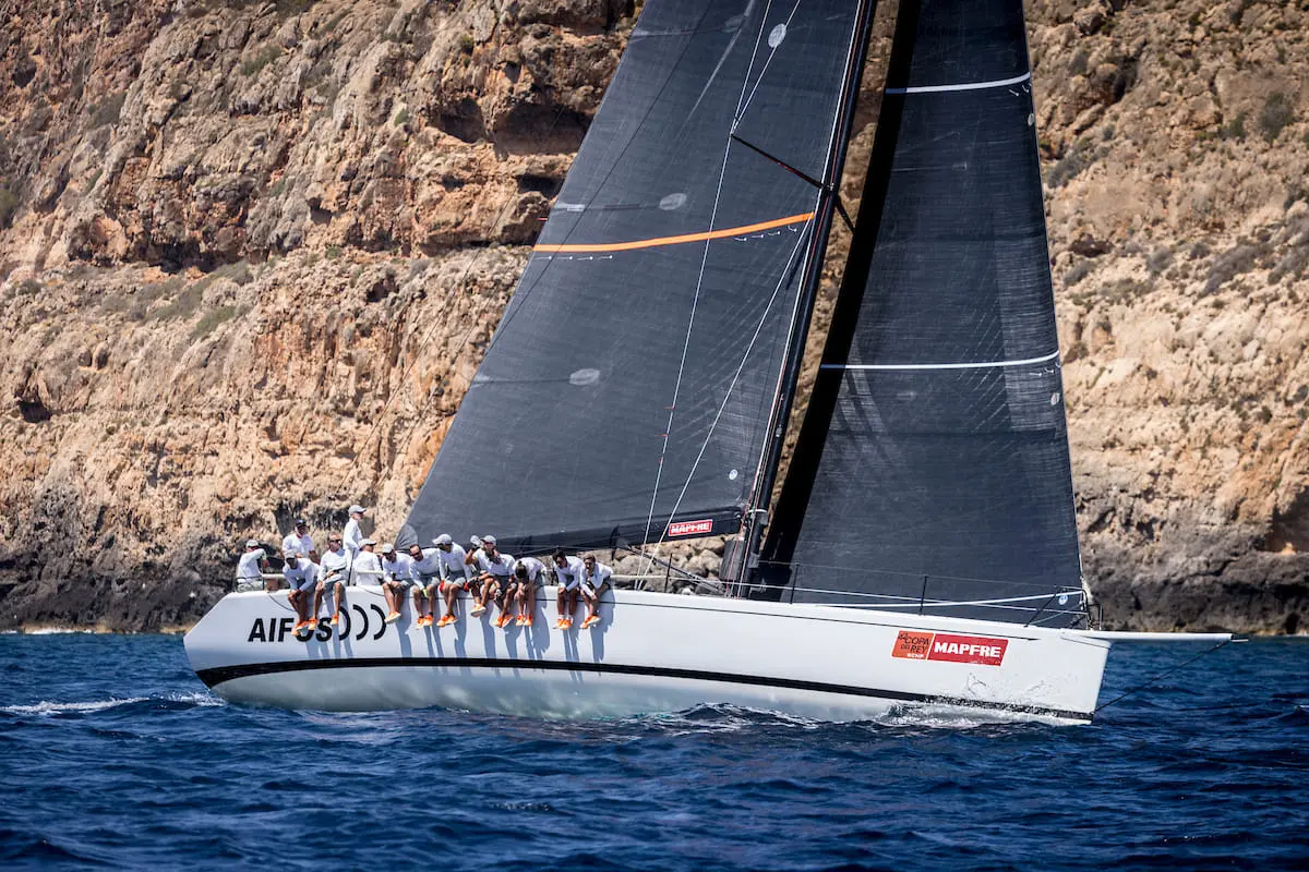 La embarcación del Rey durante la regata.