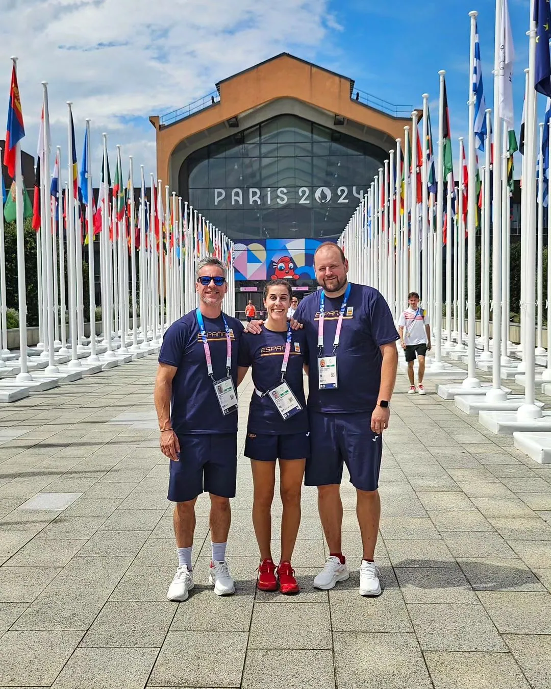 Carolina Marín con sus dos entrenadores.