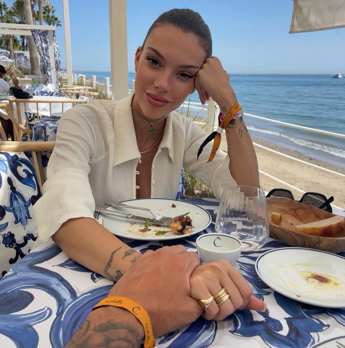 Alejandra Rubio disfruta junto a Carlo Costanzia de sus vacaciones como primerizos.