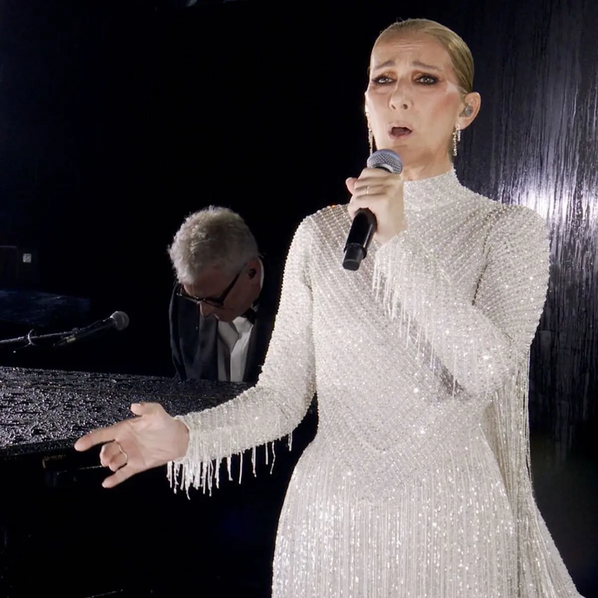 Celine Dion cantando en la inauguración de los Juegos Olímpicos