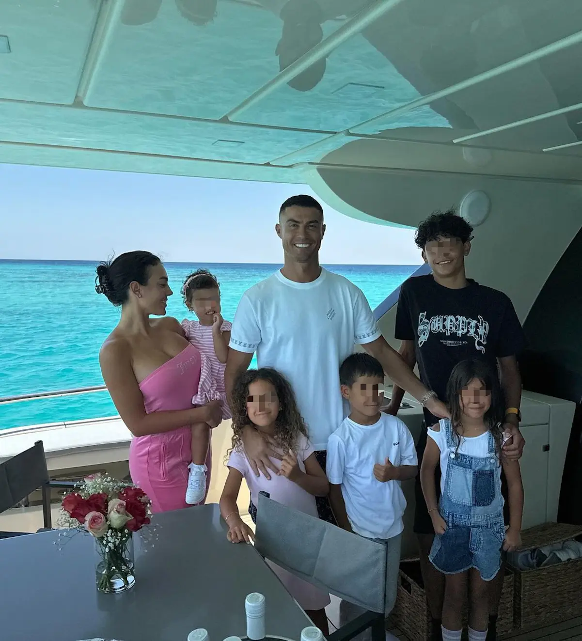 Cristiano y Ronaldo con sus hijos