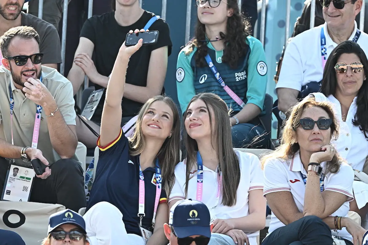 Leonor y Sofía selfie