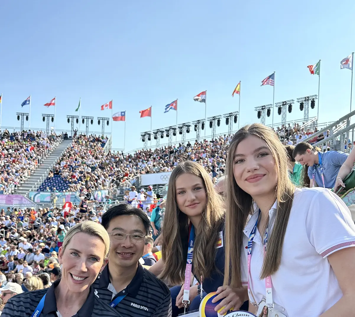 Leonor y Sofía en el estadio