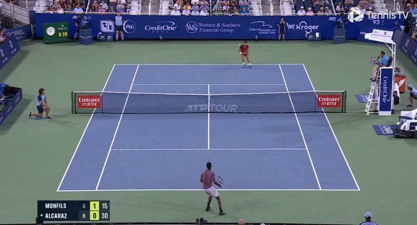 Inicio del partido entre Alcaraz y Gael Monfils. Imagen de la web ATP.