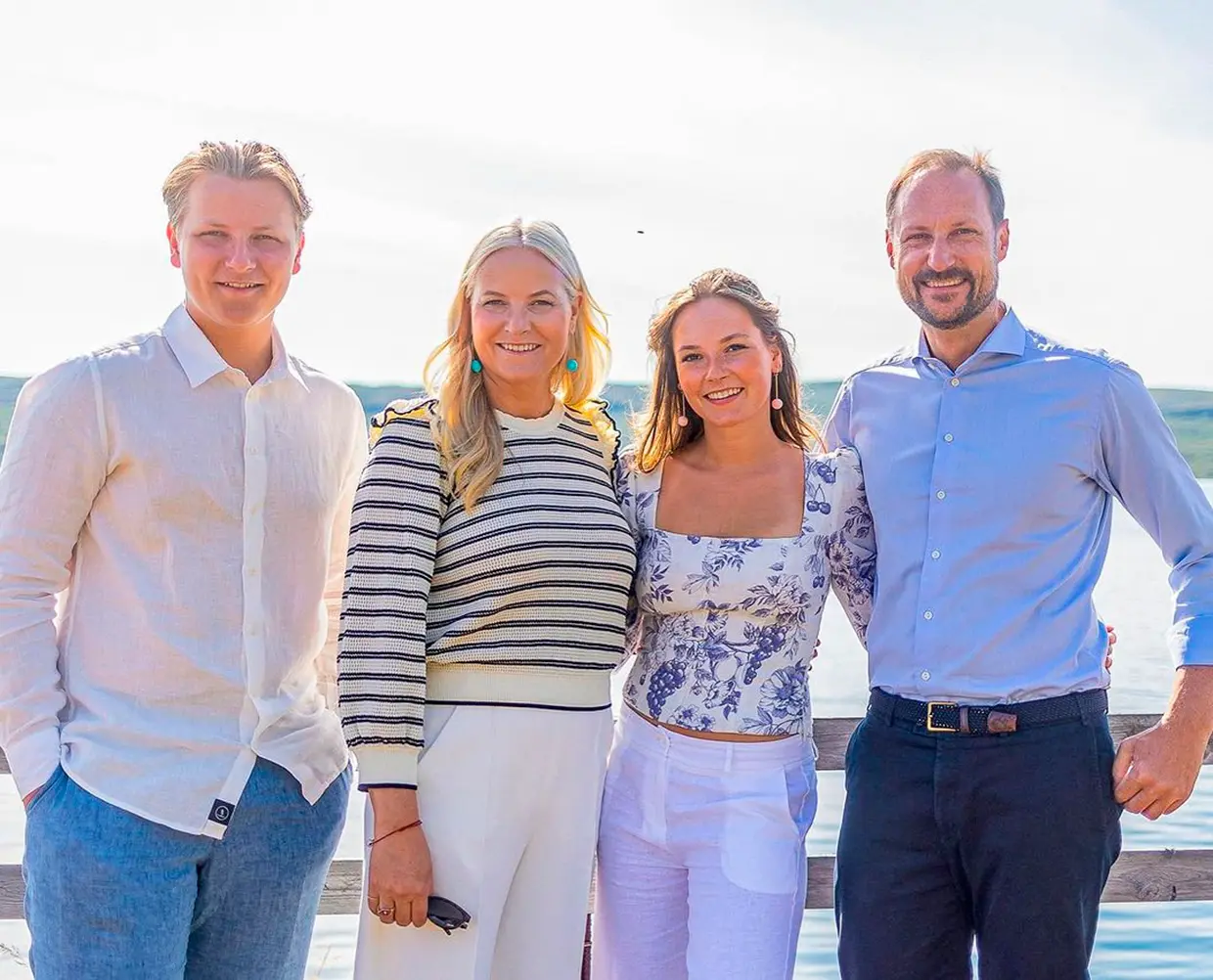 Haakon y Mette-Marit con sus hijos.