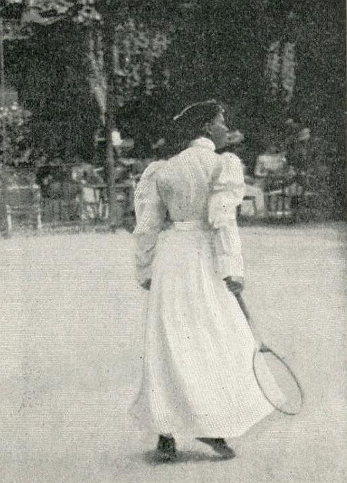 Charlotte Cooper instantes después de un juego durante un partido