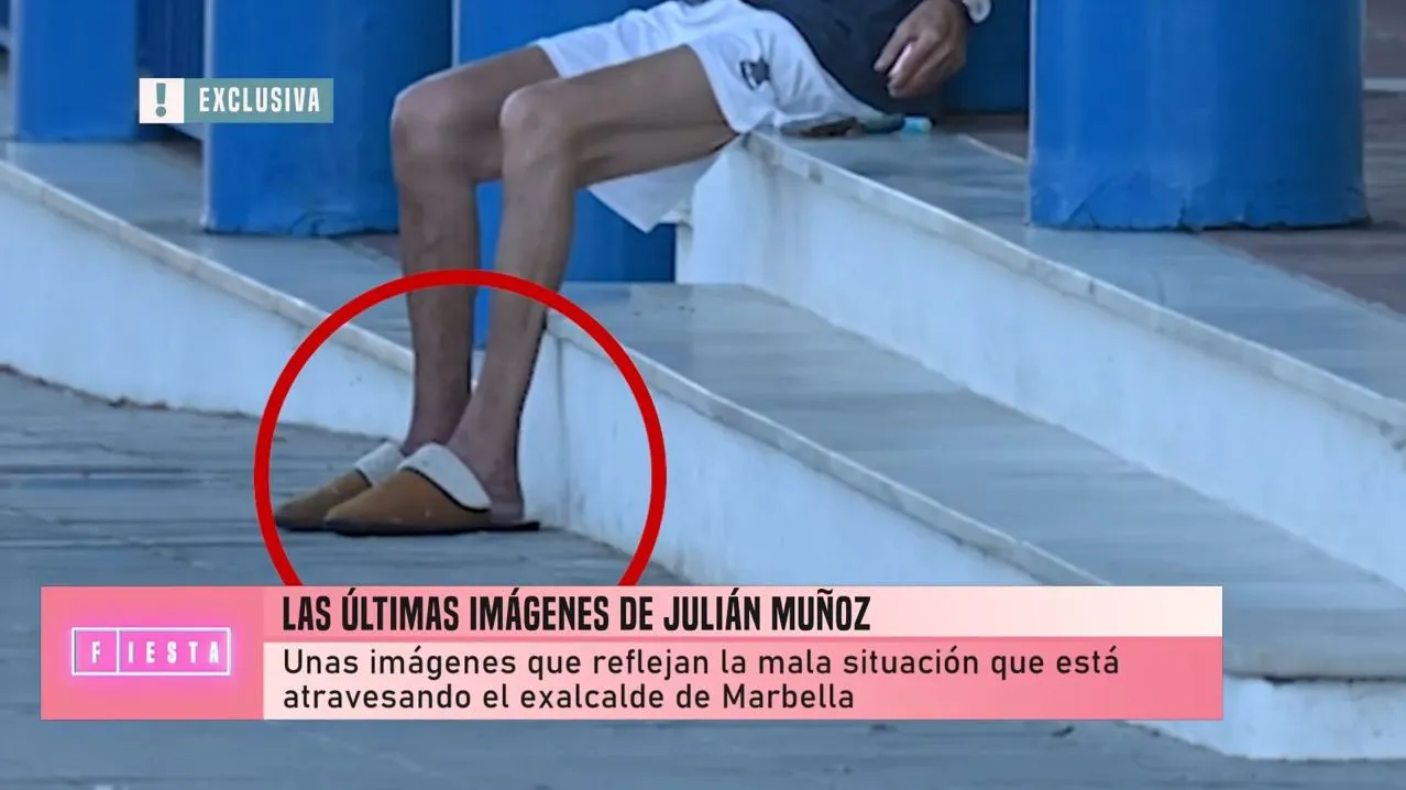 Julián Muñoz salió de su casa en zapatillas.