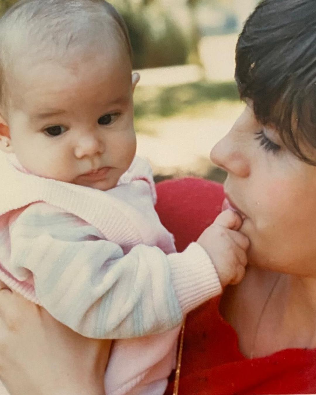 Anabel Pantoja compartió fotos de bebe jutno a su madre Merchi, poco antes de ser mamá.