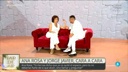 Ana Rosa Quintana y Jorge Javier Vázquez, durante la entrevista que ha ofrecido el presentador en 'TardeAR'