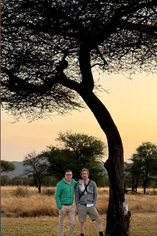 La pareja posando en este espectacular paisaje.