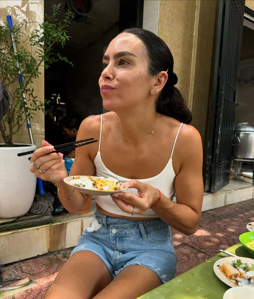 Cristina disfruta de la comida tanto como su marido.