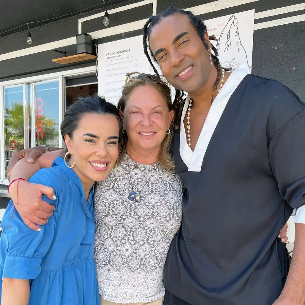 Doctora Polo con Beatriz Luengo y Yotuel Romero