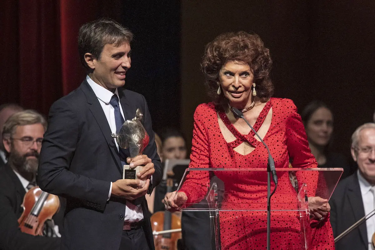 Sofia Loren recibe un premio en 2019