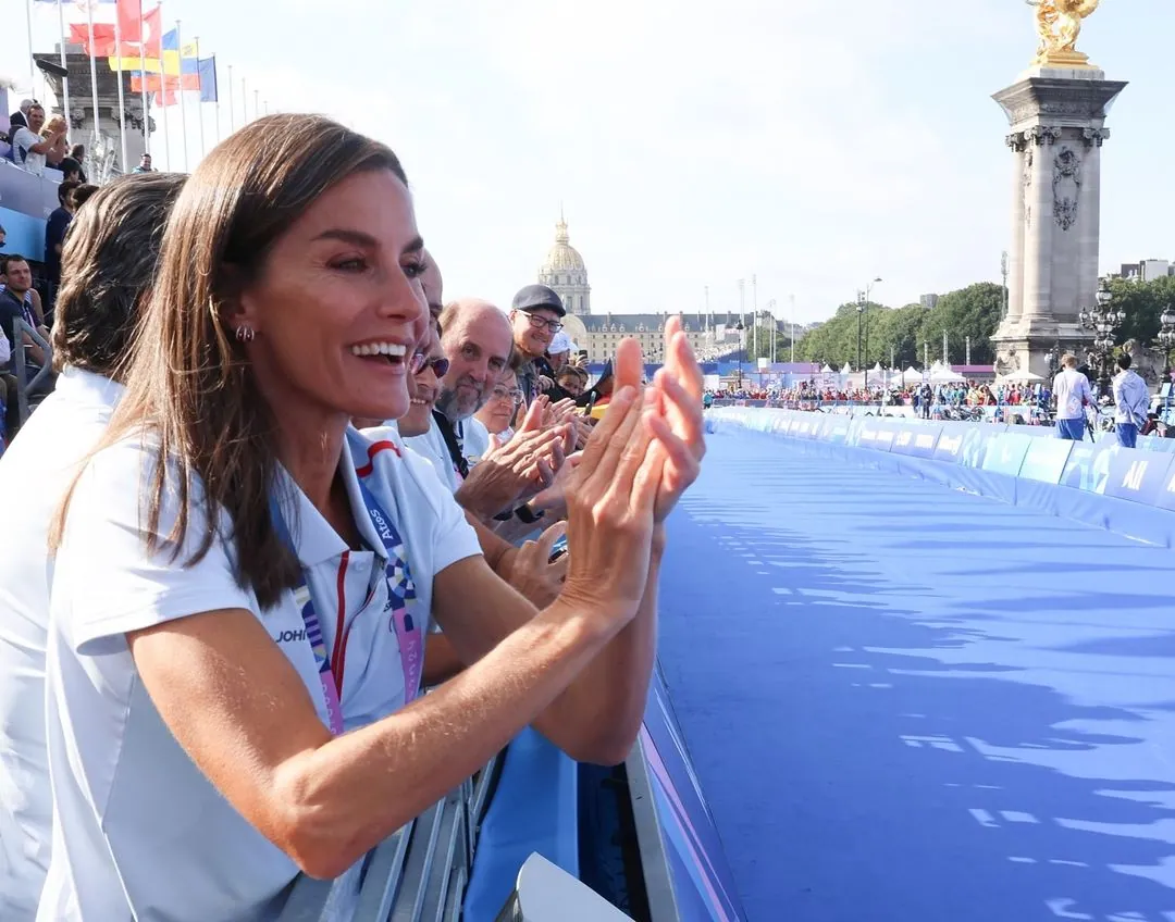 La reina Letizia acompañando a los atletas paraolímpicos españoles.