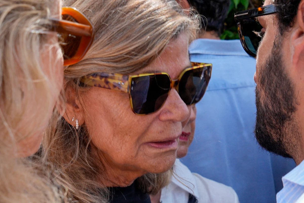 Cari Lapique, en el funeral de su hija Caritina Goyanes.