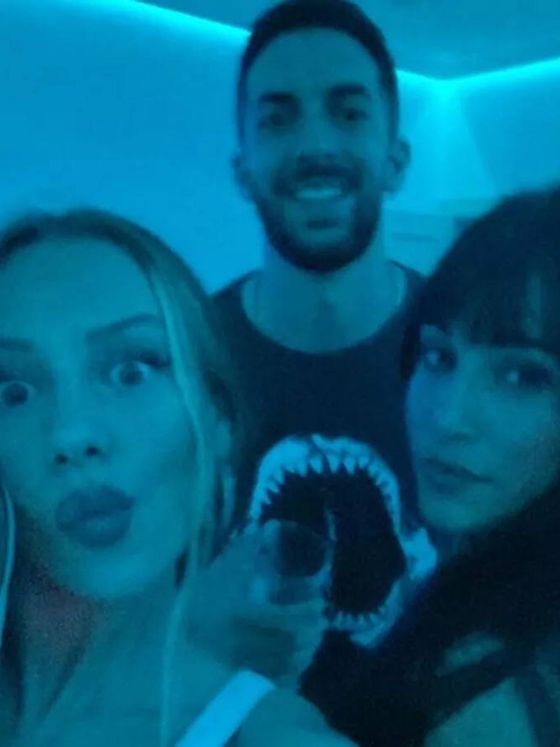 David Broncano y Aitana con la actriz Ester Éxposito. (@aitanax)