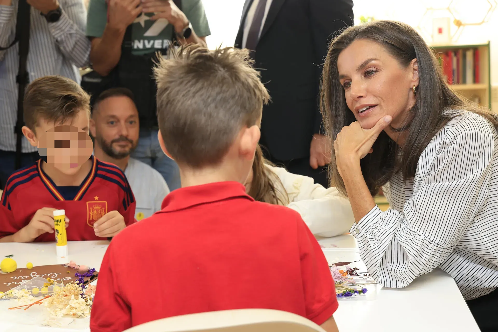 Letizia, en un colegio de Azuqueca de Henares (Guadalajara).