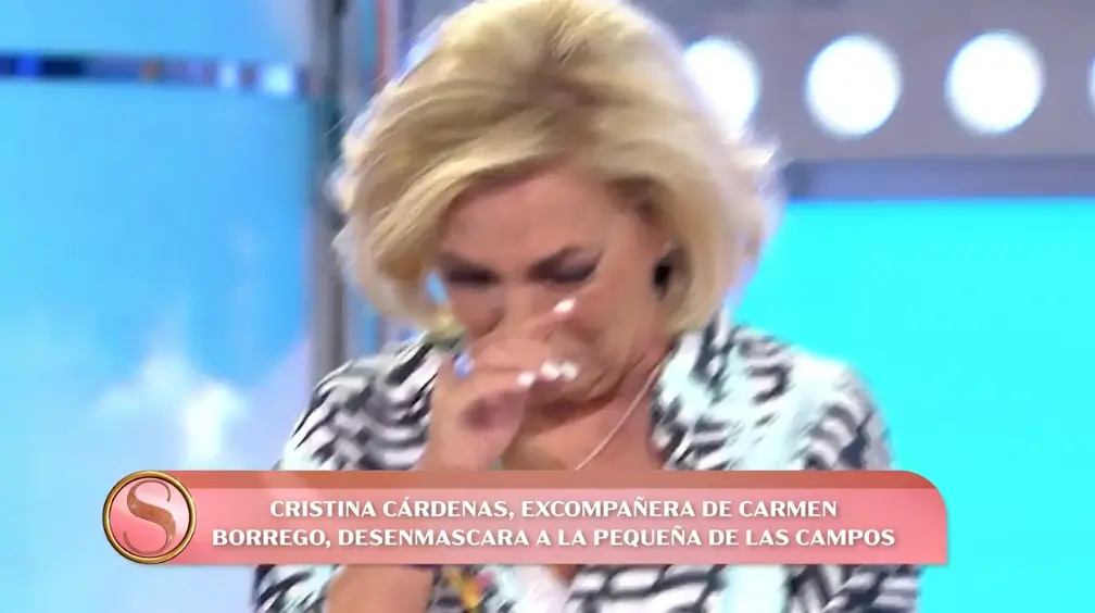 Carmen Borrego llorando tras la entrevista de José Almoguera en televisión.