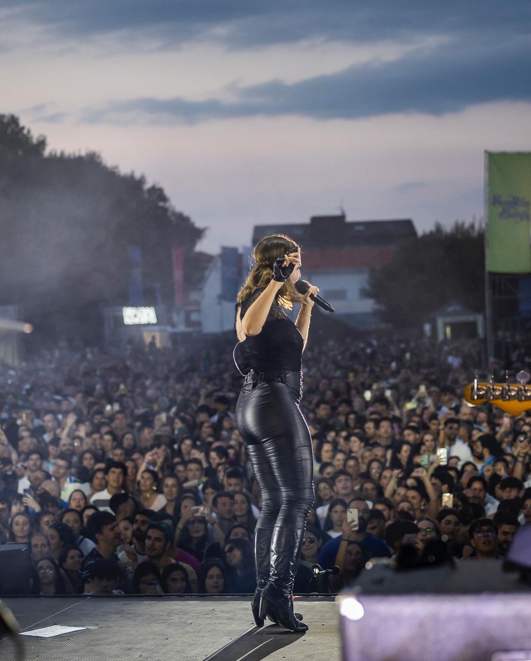 La cantante lleva 16 años al frente de la banda. (@leiremo_oficial)