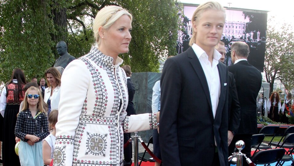 La princesa Mette-Marit de Noruega con su hijo Marius Borg.