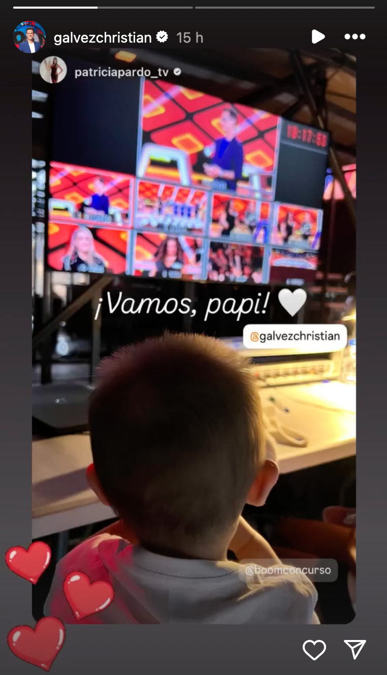 El pequeño ha visitado con ilusión a su padre.