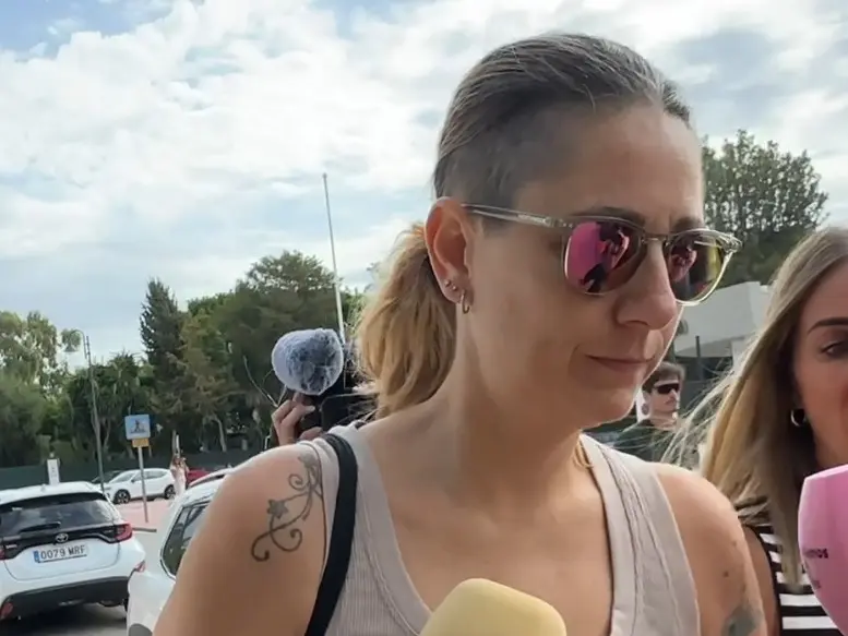 Elia Muñoz abatida tras visitar a su padre.