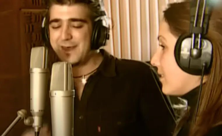 Antonio Orozco y Malú cantando la canción 'Devuélveme la vida'.