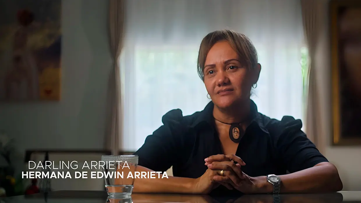 La hermana de Edwin Arrieta durante una de sus intervenciones en el documental.