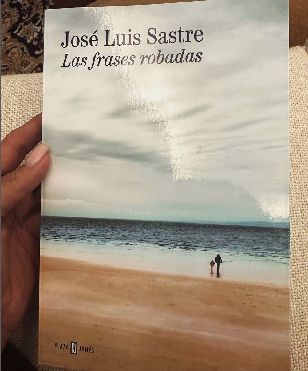 La periodista ha compartido el libro.