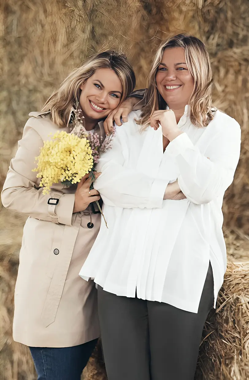 Caritina con su hermana en una imagen de hace tiempo.