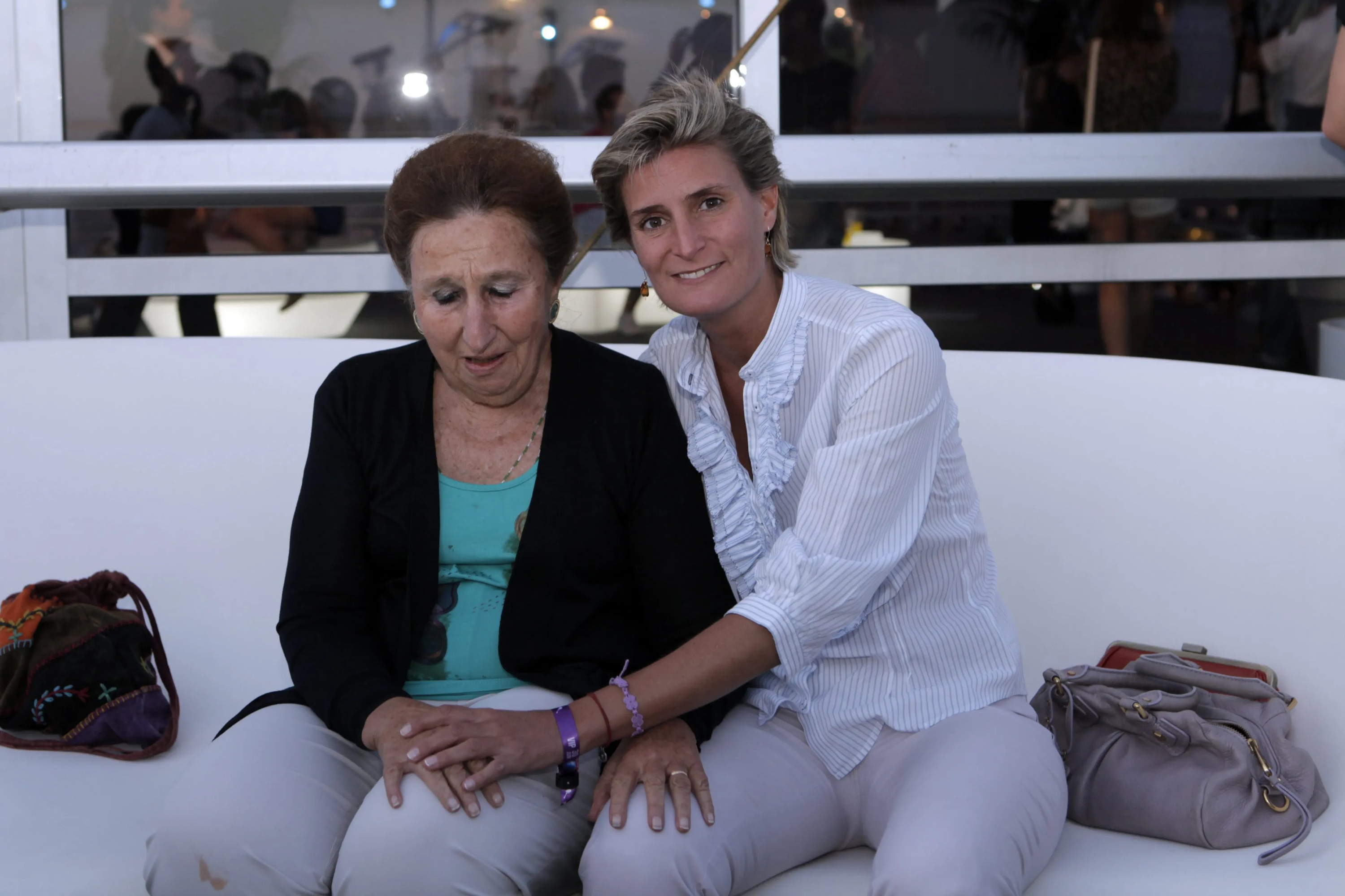 María Zurita con su madre, la infanta Pilar de Borbón.