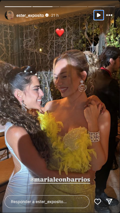 La fiesta estubo llena de famosos, en la foto María León junto a Ester Expósito. @ester_exposito