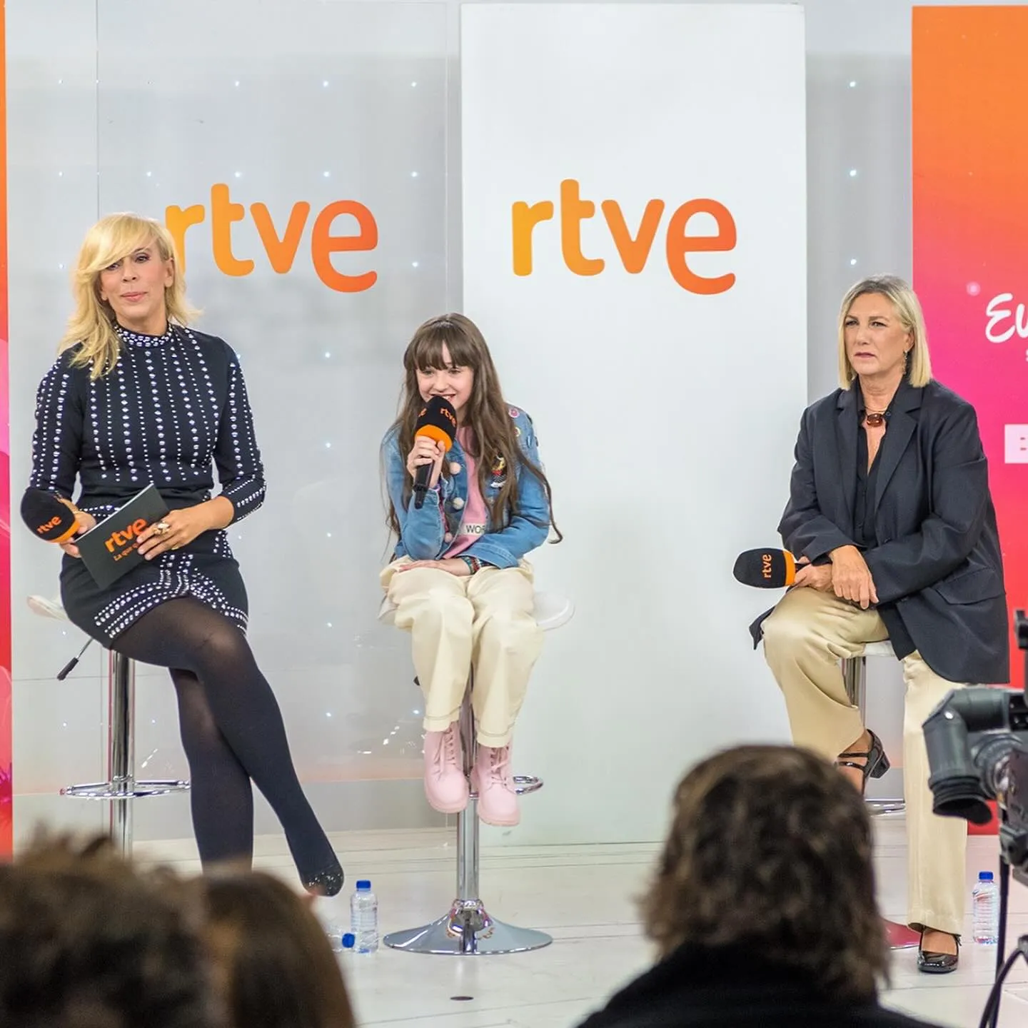 Chloe de la Rosa en rueda de prensa de RTVE