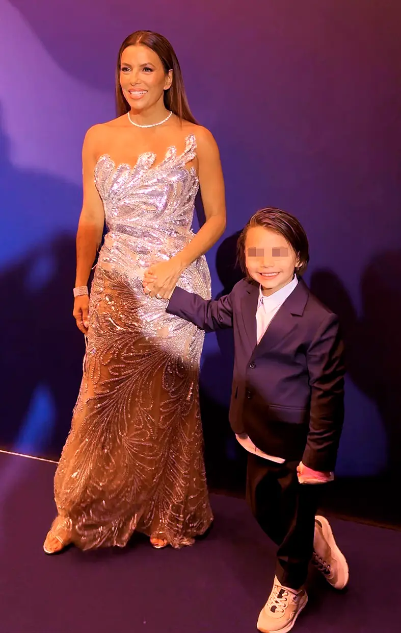 Eva Longoria con su hijo Santi.