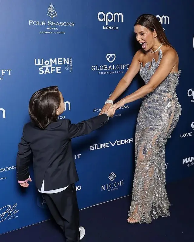 Eva Longoria y su hijo.