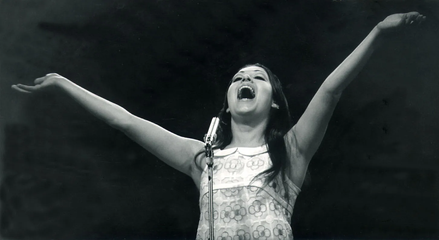 Massiel cantando 'La la la' en Eurovisión.