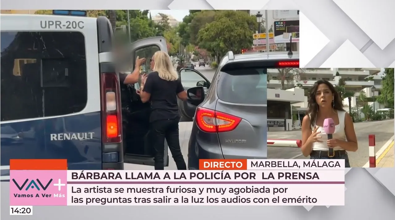 Bárbara Rey hablando con la policía.