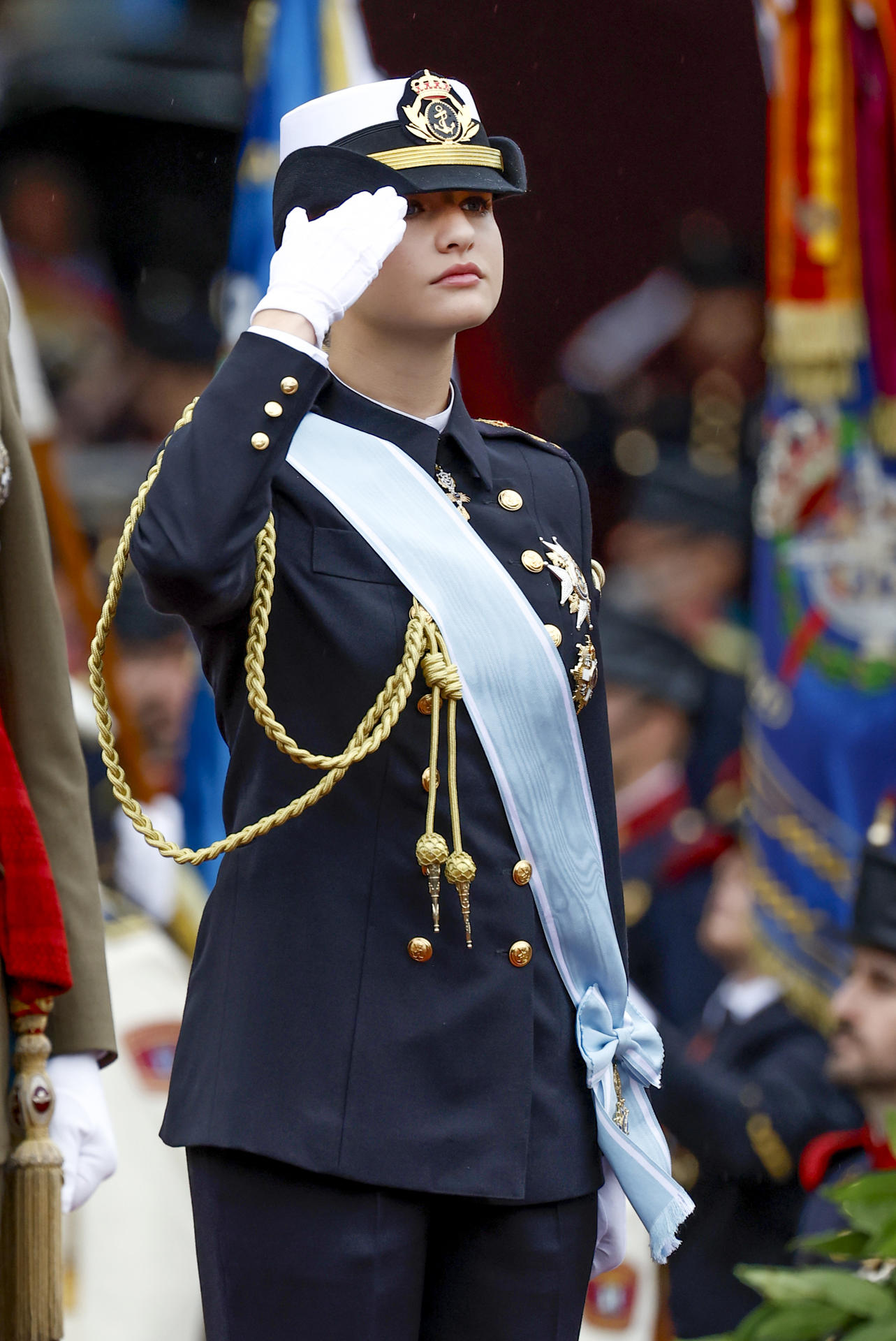 La princesa Leonor deslumbra durante el desfile del Día de la Fiesta Nacional por el Paseo del Prado de Madrid.