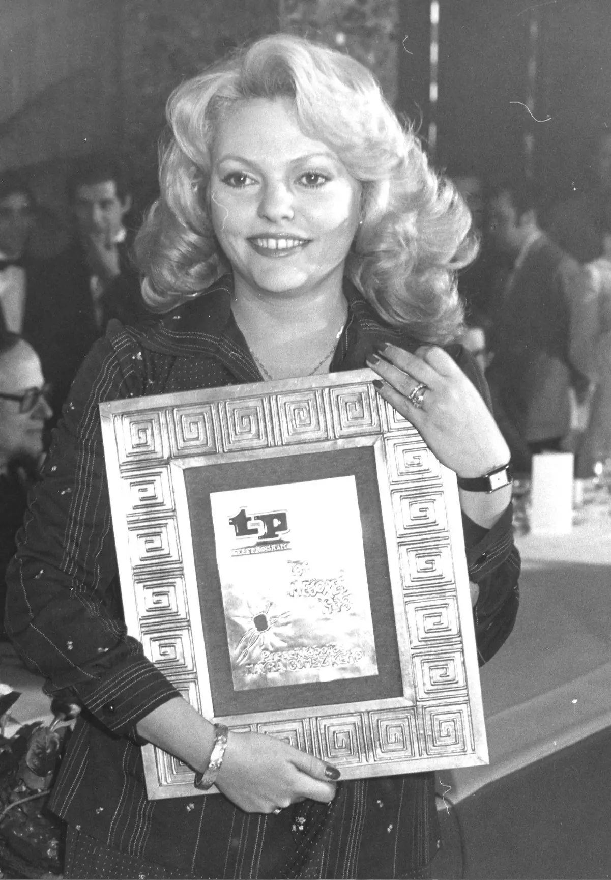 Mayra Gómez Kemp con premio