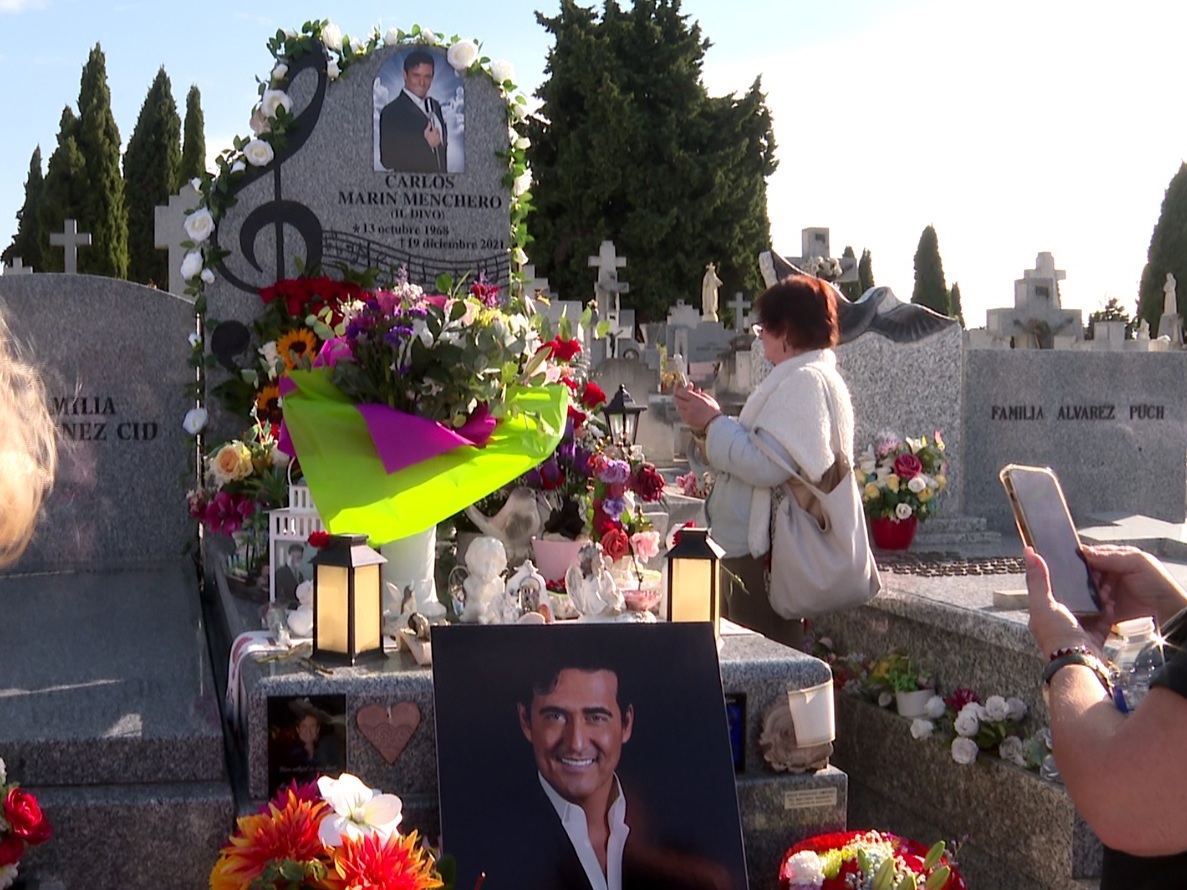 Homenaje a Carlos Marín 'Il Divo' en el cementerio de La Almudena el día que hubiese cumplido 56 años

Europa Press Reportajes / Europa Press
14/10/2024