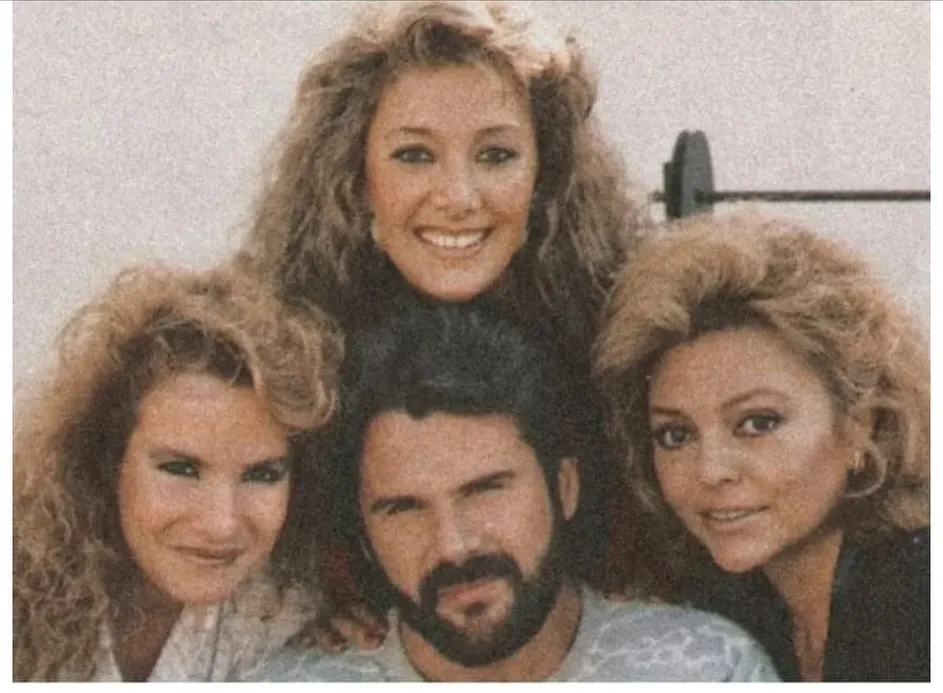 Pimpinela junto a Mayra Gómez Kemp y Viviana Berco.