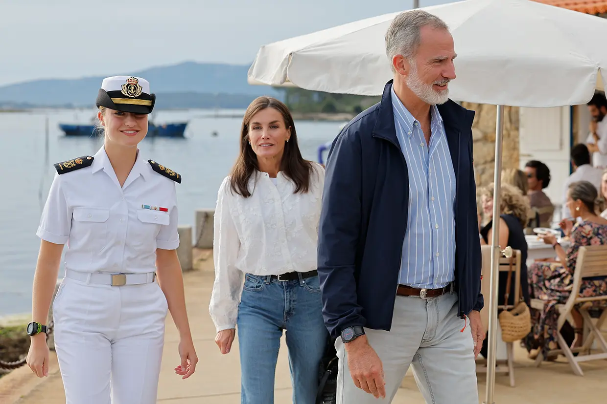 Felipe y Letizia visitaron a Leonor en la academia Naval.