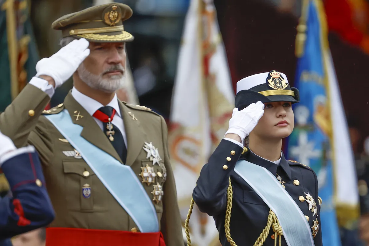 La princesa Leonor y el rey Felipe el 12 de octubre.