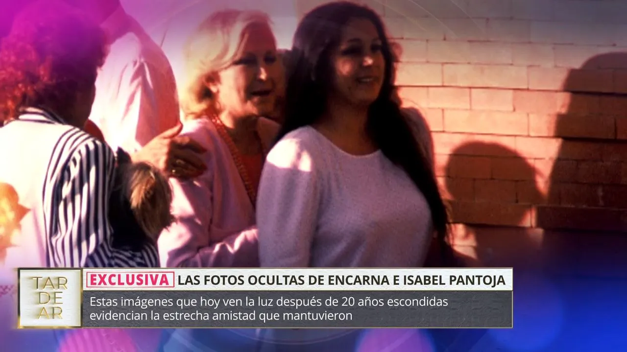 Isabel Pantoja y Encarna Sánchez, en la comunión de Kiko Rivera.