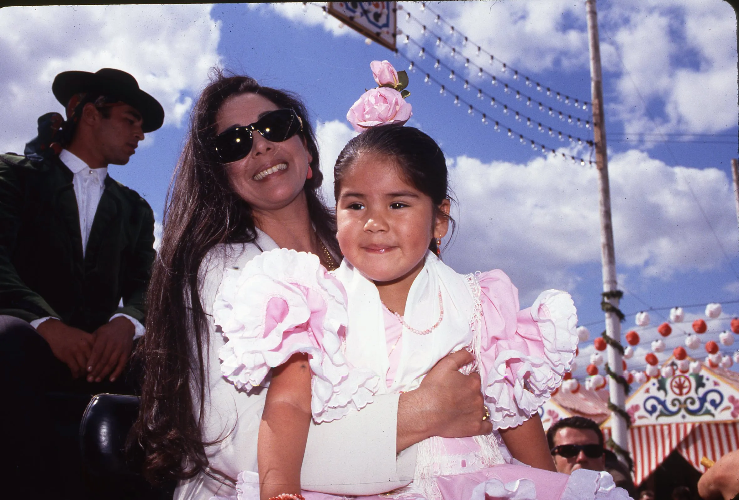 Isabel Pantoja con su hija Isa, de niña.