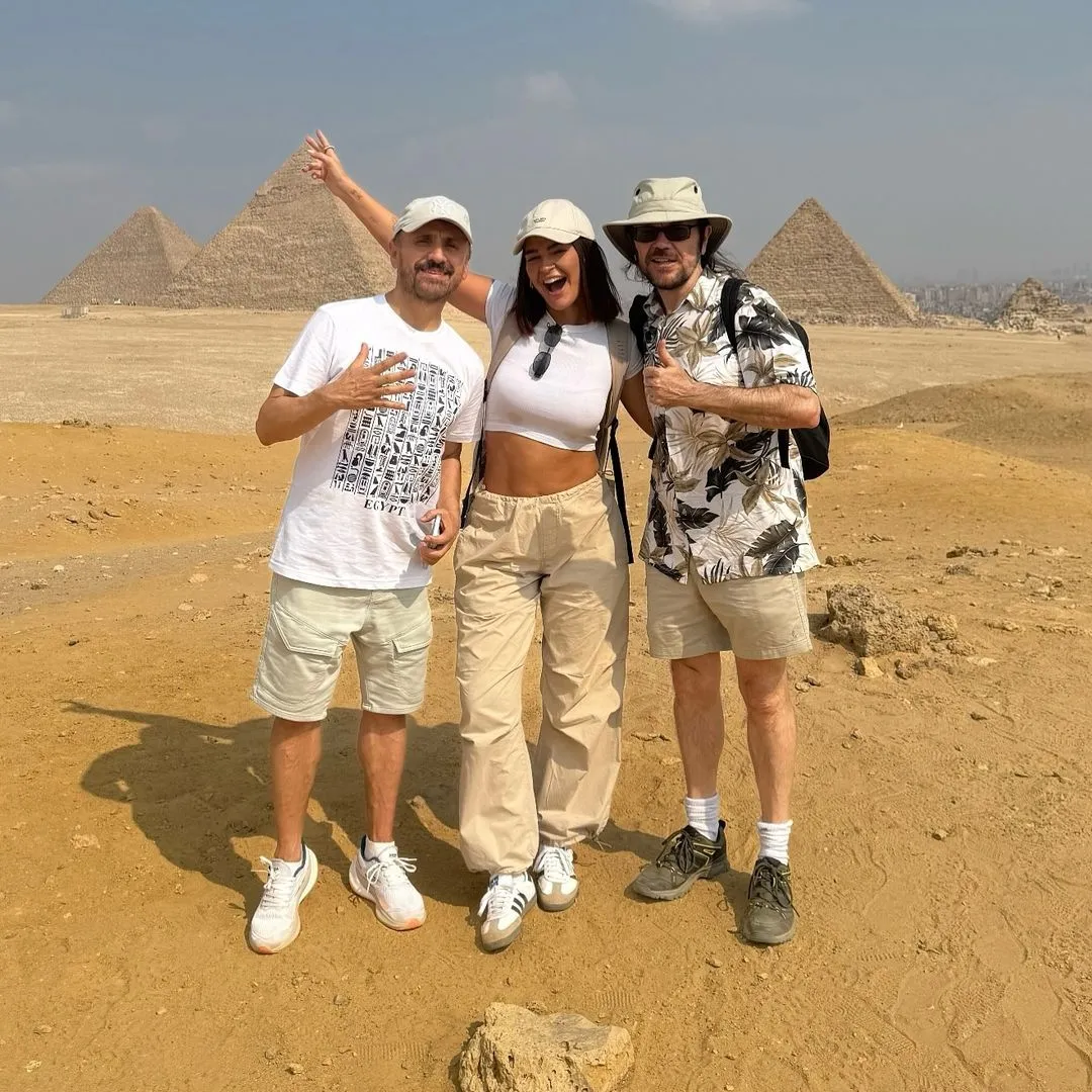 Laura Escanes, José Mota, Santiago Segura en Egipto grabando con  Jesús Calleja